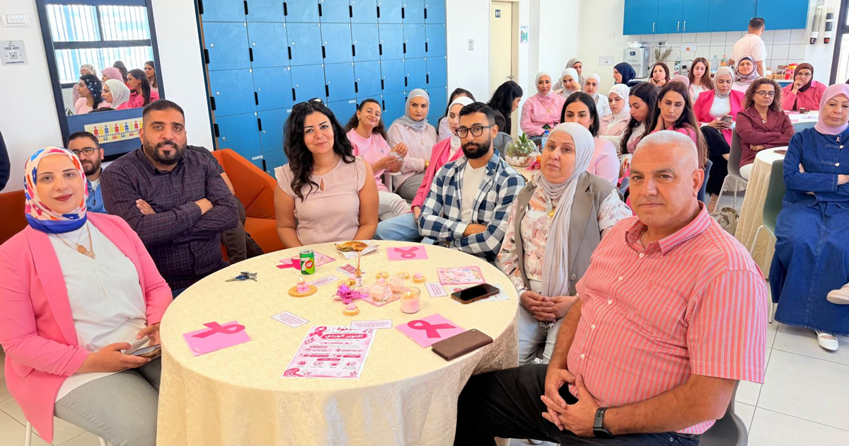مدرسة البسمة تحيي أكتوبر الوردي بفعالية صحية لتعزيز الوعي بسرطان الثدي 